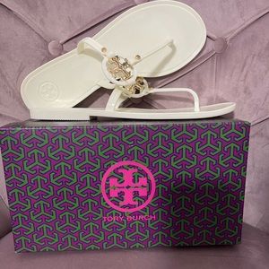 WORN ONCE TORY BURCH  IVORY COLOR THONG SANDEL SIZE 8,
